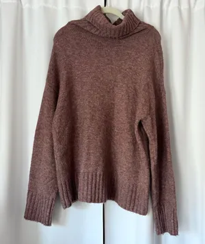 Dark Mauve Pink Oversized Chunky Neutral Turtleneck Sweater Size L thumbnail 1