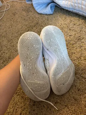 Nike Women’s White Sneakers thumbnail 3