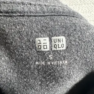 UNIQLO Women’s Small Gray Long Sleeve Crew Neck Minimalist Basic Top Shirt thumbnail 11