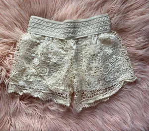 4/$10 ❣️ Boho Cream Lace Shorts thumbnail 1