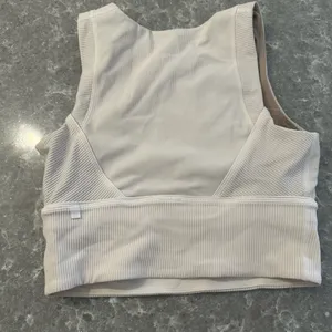 Lululemon sports bra cream nwot size 8 thumbnail 2