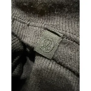 Lululemon Dark Gray‎ Ribbed Short Sleeve Fitted Top Athleisure Casual thumbnail 4