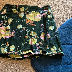 Urban outfitters small floral skirt‎ thumbnail 3