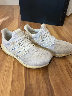 White Adidas Ultraboost thumbnail 2