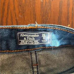 Abercrombie distressed denim skirt size 0 100% cotton thumbnail 3