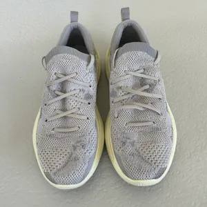 Sneakers thumbnail 2