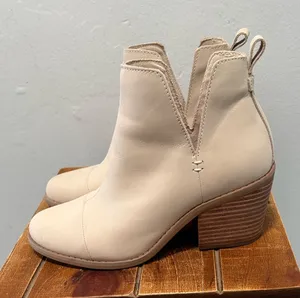 Boots  thumbnail 1