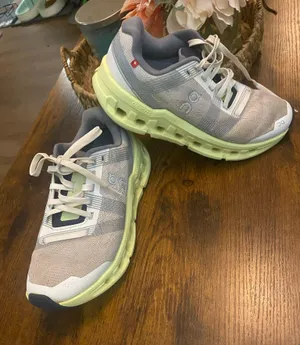 ON WOMEN CLOUDGO Frost/Hay Running Shoes thumbnail 6