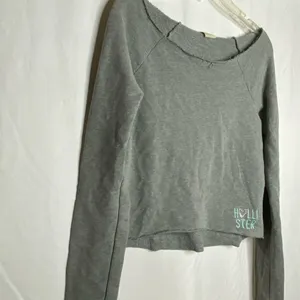Hollister Off Shoulder Shirt Gray thumbnail 4