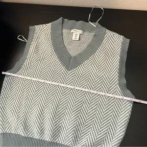 ✨‎ Sincerely Jules Women’s Gray Black Sweater Vest Small thumbnail 9
