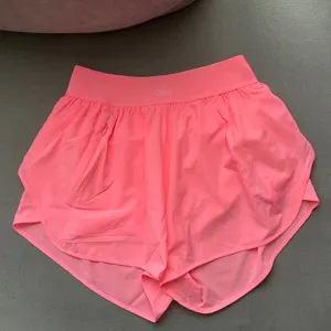 Alo Yoga Match Point Short Neon Bubblegum S thumbnail 6