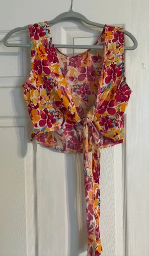 SHEIN VCAY Floral Top thumbnail 1
