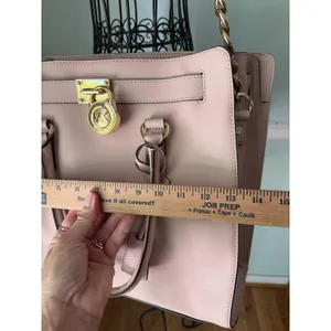 Michael Kors Handbag Light Blush PInk with Gold Accents Lock‎ And Key Large thumbnail 8