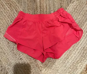 Lululemon Hotty Hot Shorts 2.5" Low-Rise thumbnail 1