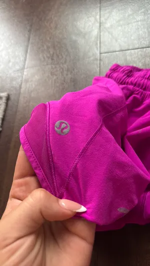 Lululemon Shorts Hot 2.5" Hot Low-Rise Lined thumbnail 8