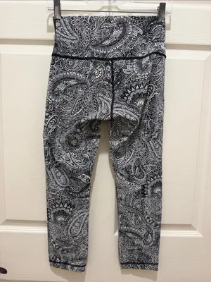 Lululemon Black & White Paisley High Times Athleisure Yoga Leggings - Size 6 thumbnail 4