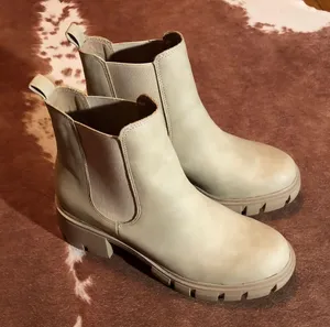 Madden girl boots  size 8 Like new thumbnail 1