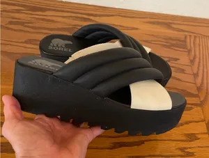 Sorel Cameron Puff Flatform Slide
Sandal size 8 thumbnail 1