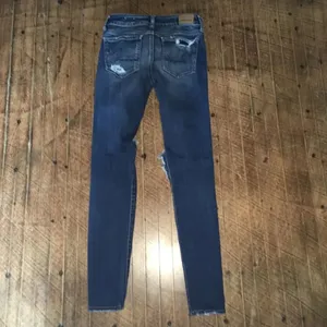 American Eagle distressed destroyed dark wash size 0 super stretch x jeggings thumbnail 3