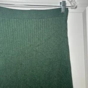 Free People Green Ribbed Knit Midi Skirt Front Slit Size S preppy fall comfy thumbnail 2