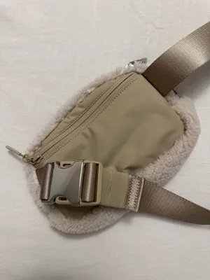 Lululemon Everywhere Belt Bag 1L thumbnail 3