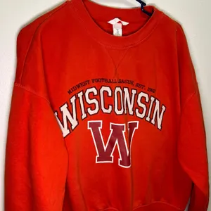 HM Wisconsin Midwest Football League Sweatshirt Red‎ Graphic Pullover Large thumbnail 9