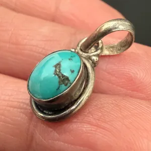 Vintage 925 Sterling Silver Oval Cabochon Turquoise Southwestern Pendant 2.3g. thumbnail 3
