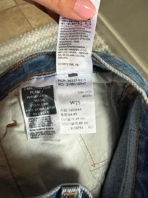 Women’s Levi’s Jean Shorts 501 Denim thumbnail 4