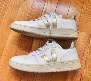 VEJA Gold Sneakers thumbnail 2