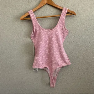 Guess‎ Bodysuit Size XS NWT Guess Spell out Logo Print thumbnail 3