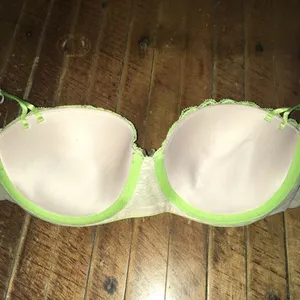 Victoria’s Secret 34C lime, lace detailed balconet bra thumbnail 3