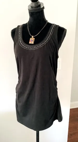 White House | Black Market Nice tunic length embellished top 🌷 thumbnail 1
