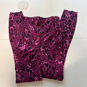 Lululemon Leggings Womens 0 Pink Black Animal Print High Rise 23 Inseam thumbnail 3