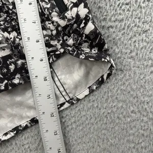 Lululemon Tracker Shorts V‎ Low Rise 4" Black White Floral Athletic Women's 6 thumbnail 10