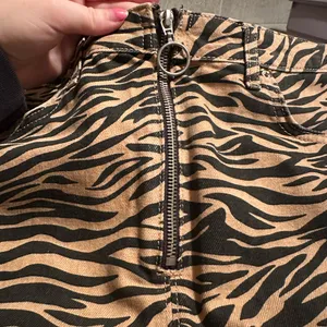 Denim&Co Tan and Black Animal Print Skirt Zebra Tiger thumbnail 4