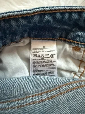 Old Navy denim shorts thumbnail 3