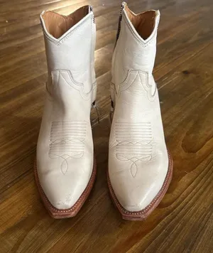 Tecovas White Size 7.5 thumbnail 1