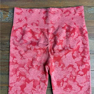 Gymshark Adapt Camo Seamless Leggings w Butt Scrunch in Red Camo ~ Size L 💚🍄 thumbnail 7