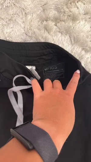 FIGS Scrub Pants thumbnail 2