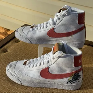 Nike Blazer Mid '77 SE "Catechu" Women's Size 8.5 Sneakers DC9265-101 thumbnail 1