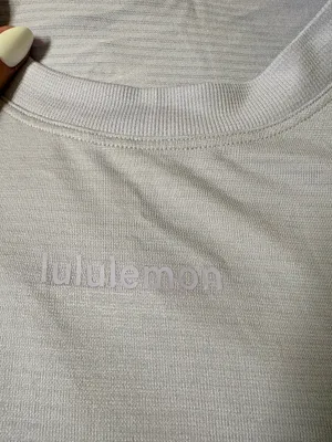 Lululemon Oversized Crop Perfectly thumbnail 3