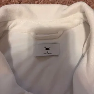 Aritzia Tna Newcastle Shirt Terrycloth White Women’s Medium Cozy Short Sleeve thumbnail 5