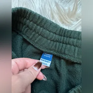 Old Navy SoComfy cargo sweatpants thumbnail 7