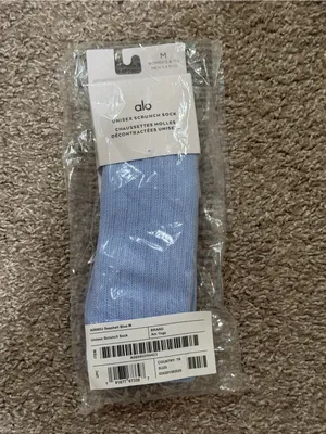 NIB Alo Seashell blue scrunch socks size size medium thumbnail 3