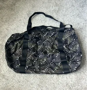 PINK Victoria's Secret Portable Duffle Bag thumbnail 1