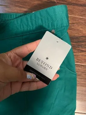 BEYOND SCRUBS  Green thumbnail 2