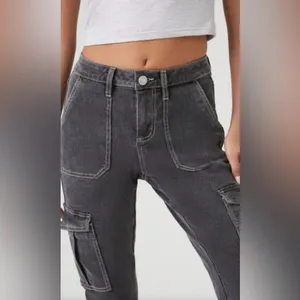 FOREVER 21 - Cargo Flare Jeans- Acid Washed Black Size 31 thumbnail 4