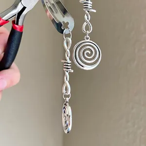 Handmade spike & spiral silver hair clips set of 2⭐️ thumbnail 3