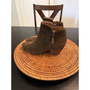 Frye & Co Womens Brown Suede Ankle Boots Pointed Toe Side Zip Block Heel Size 8M thumbnail 2