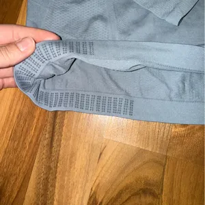 Athleta 54023 long sleeve grey under layer top size large compression‎ workout thumbnail 2
